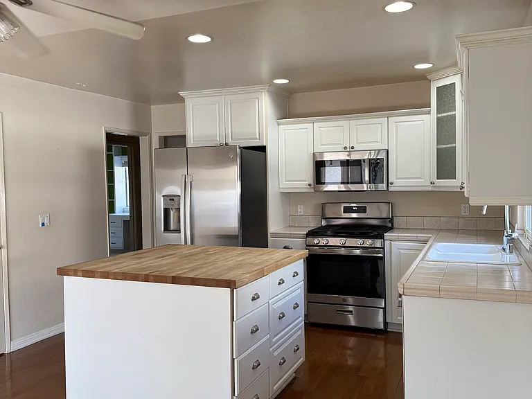 1117 Canterford Cir — Photo 2