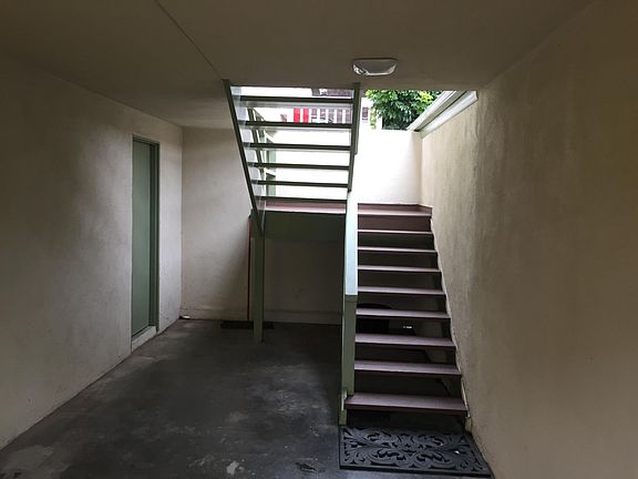 3rd image of 720 1/2 Orchid Ave