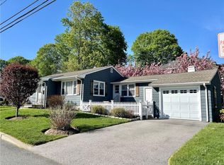 83 Friendship St, East Greenwich, RI 02818