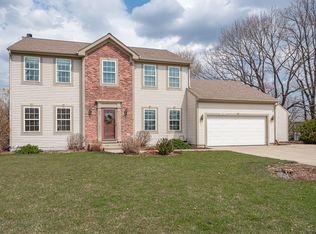 W154N6180 Marvel Dr, Menomonee Falls, WI 53051