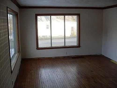 1st image of 402 Stowell St NW