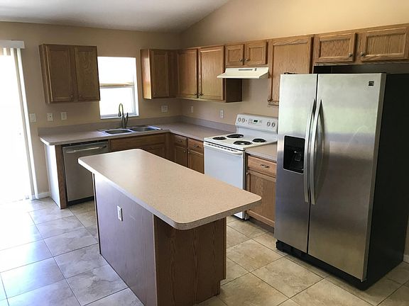 4th image of 3251 SW Hickenlooper St