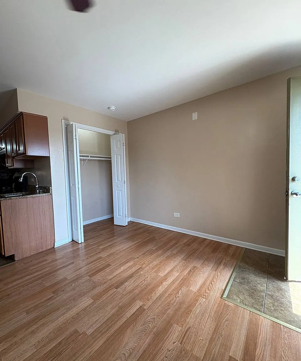 1 bed, 900 sqft, $1,300 — Photo 2