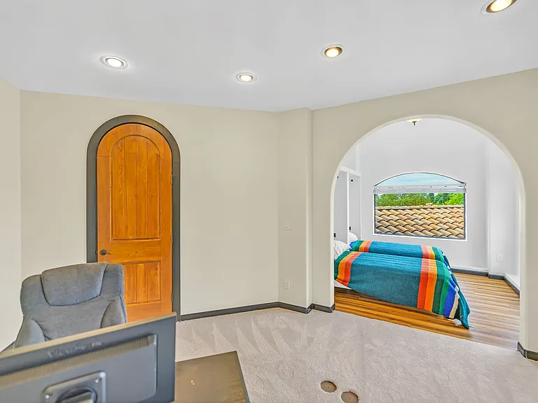 411 Cielo Cir — Photo 42