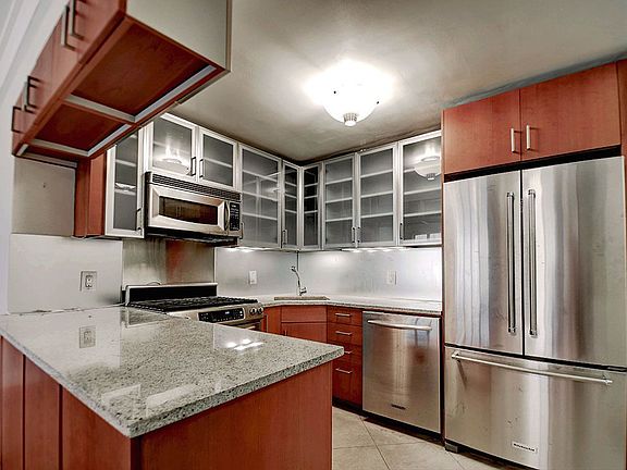 4th image of 10 W 74th St APT 4B