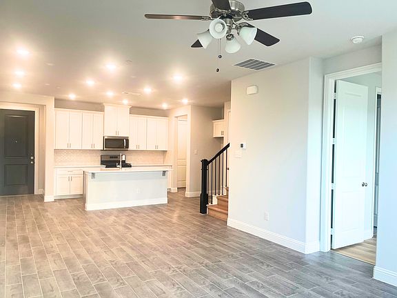 4th image of 3132 Galveston St