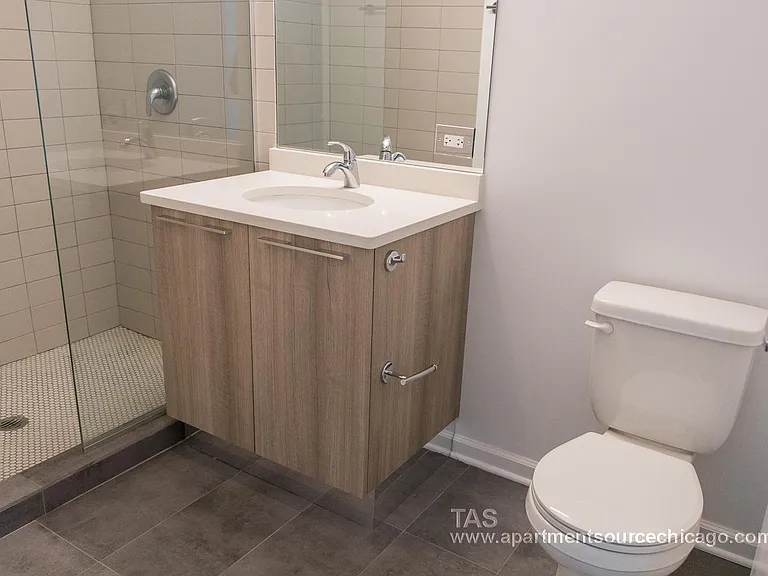 934 W Dakin St #301 — Photo 9