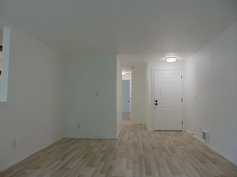 2020 Grant Ave S #F104 — Photo 8