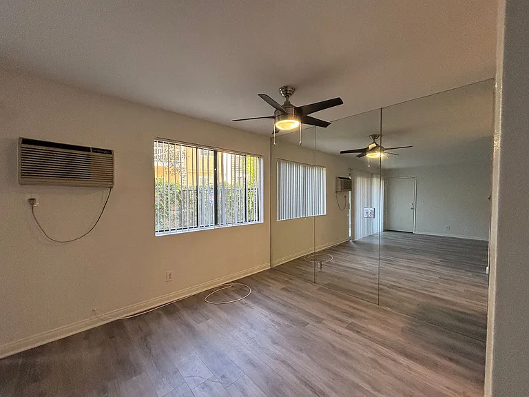 5245c — Photo 16