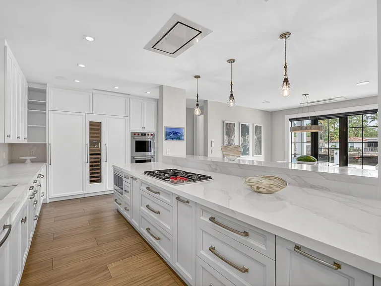 400 Mola Ave — Photo 27