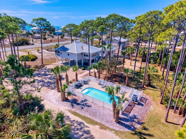 1105 E Gulf Beach Dr, Eastpoint, FL 32328