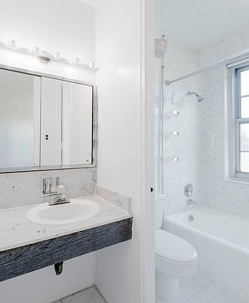 5th image of 300 E 40th St APT 29D