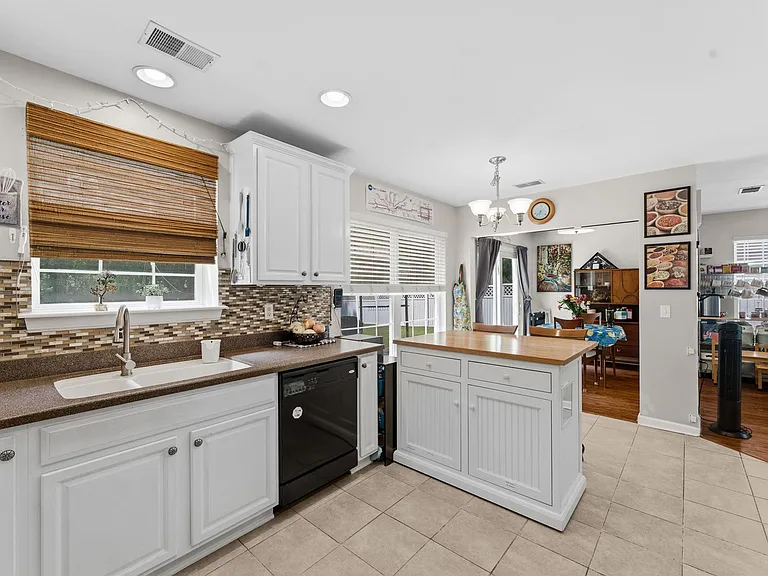 177 Old Pond Cir — Photo 8