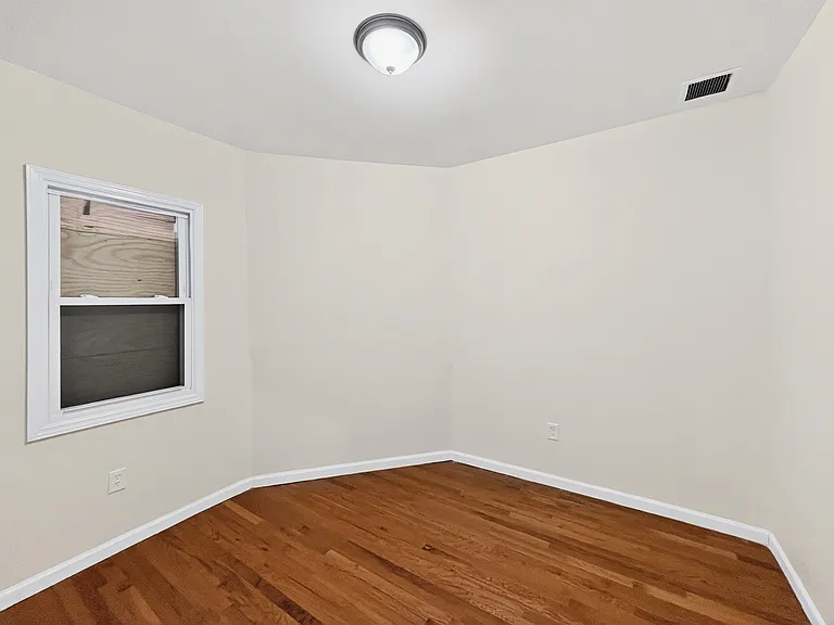 826 S 15th St — Photo 9