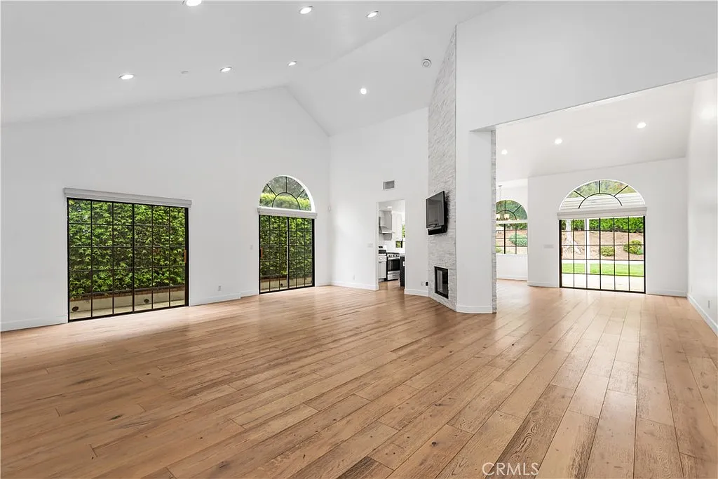 3 bed, 2137 sqft, $6,500 — Photo 4