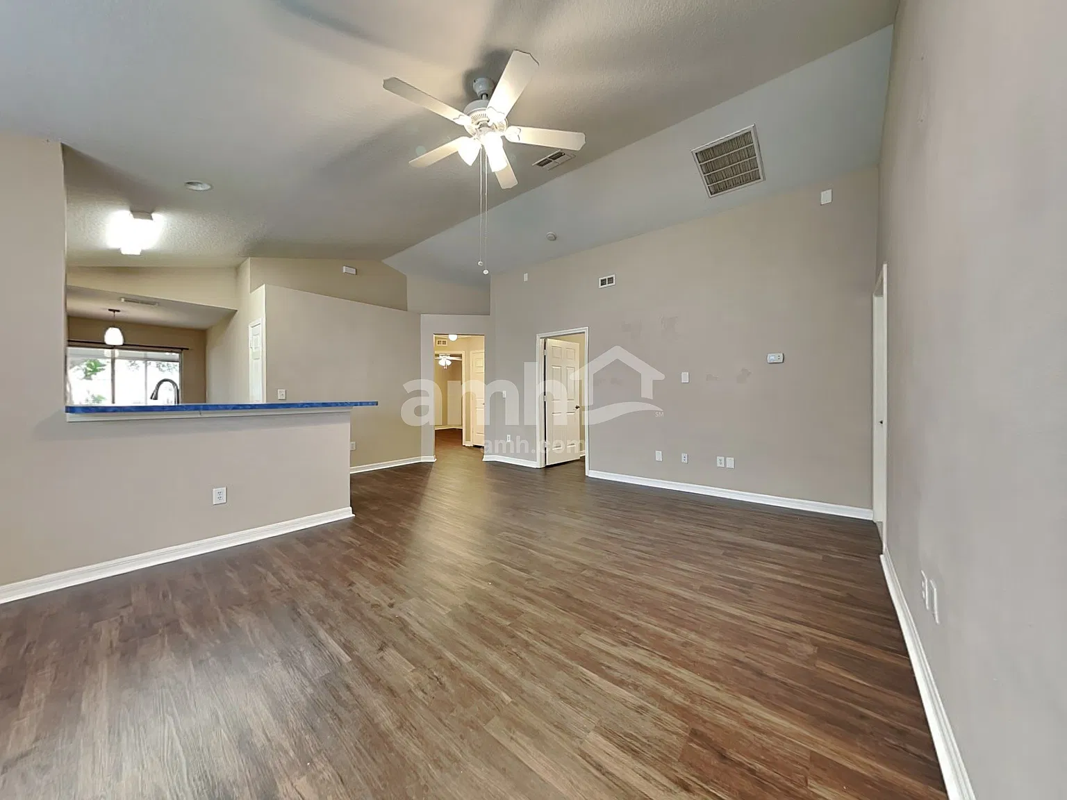 4 bed, 2.0 bath, 1342 sqft, $2,095 — Photo 4