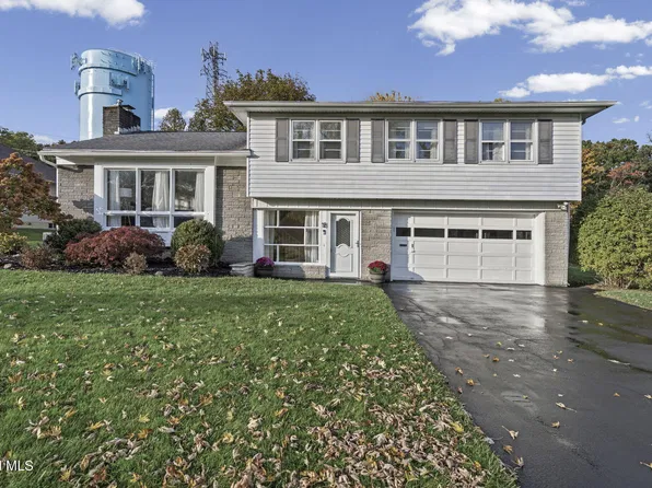 18 Campus View Drive, Loudonville, NY 12211