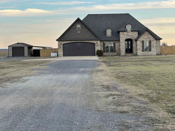 422 W State St, Caraway, AR 72419