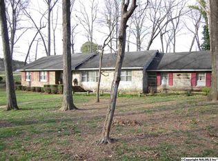 211 Brookwood Dr E, Athens, AL 35613