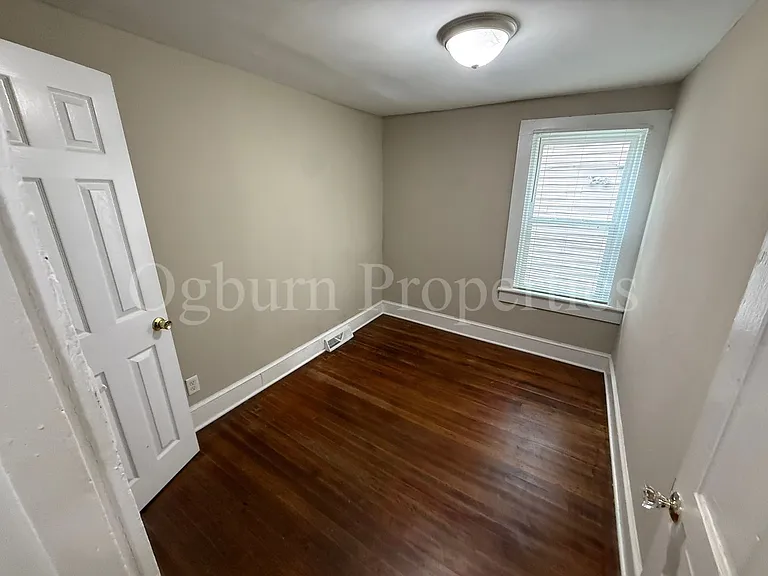 409 Granville Dr — Photo 8