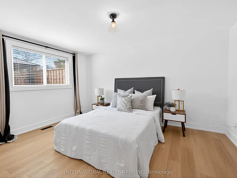 26 Dellbrook Cres — Photo 24