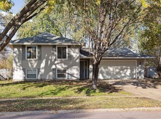 917 Whitney Dr, Apple Valley, MN 55124