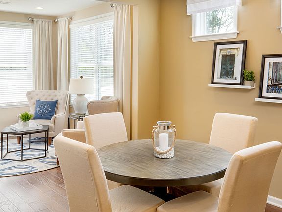 Breakfast Nook Cafe, Adjacent to the Kitchen for Informal Dining