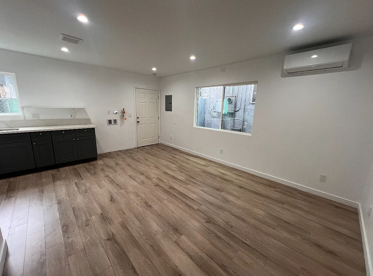 Building Photo - 1207 E 23rd St #1/2