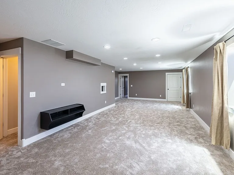 303 S Park Ave — Photo 27