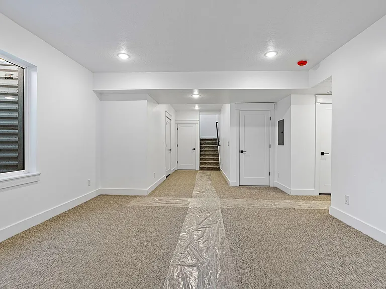 449 E Greenwood Ave — Photo 25