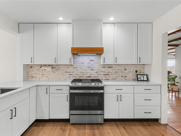 5th image of 411 Ward Ln