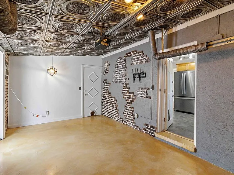 2713 W Braddock St — Photo 23