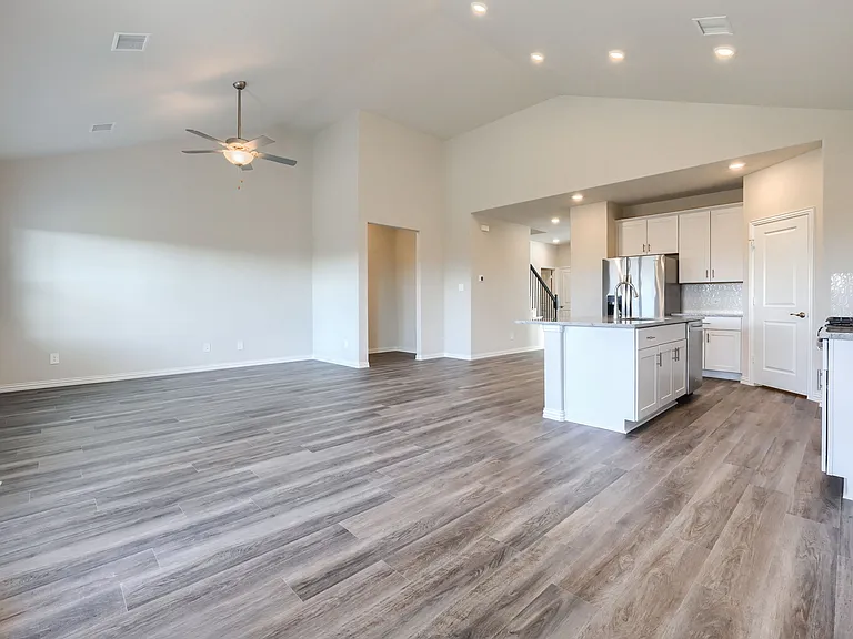 906 Jennie St — Photo 11