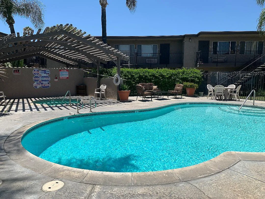 Casa Linda Apartments — Photo 1