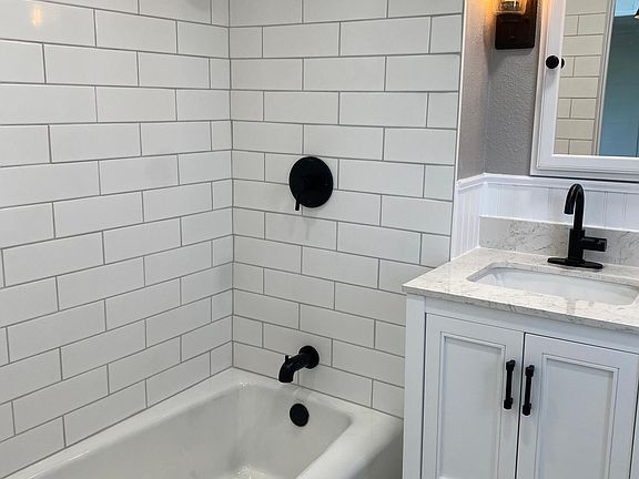 3rd image of 486 Penngrove Ave
