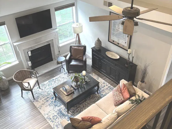 5924 Founders Hill Dr Unit 302, Alexandria, VA 22310