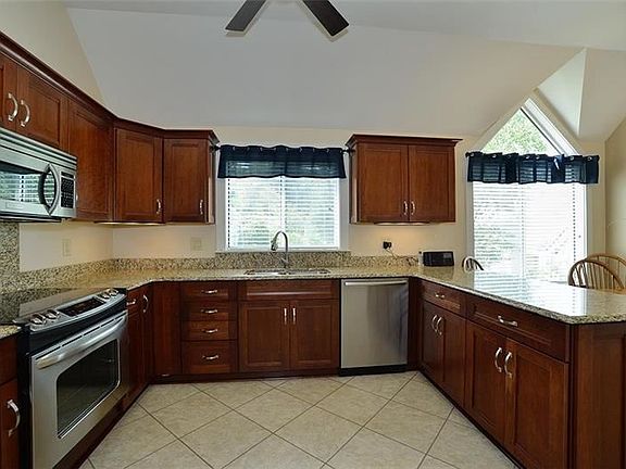 4th image of 4 Ridgemead Fields Dr