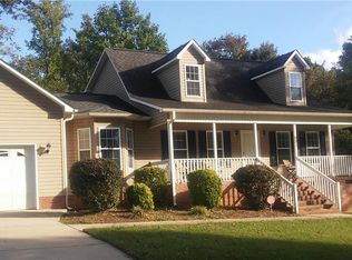 831 Lakeview Dr, Thomasville, NC 27360