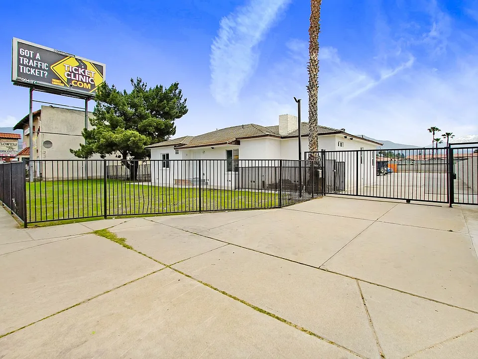 2377 Del Rosa Ave