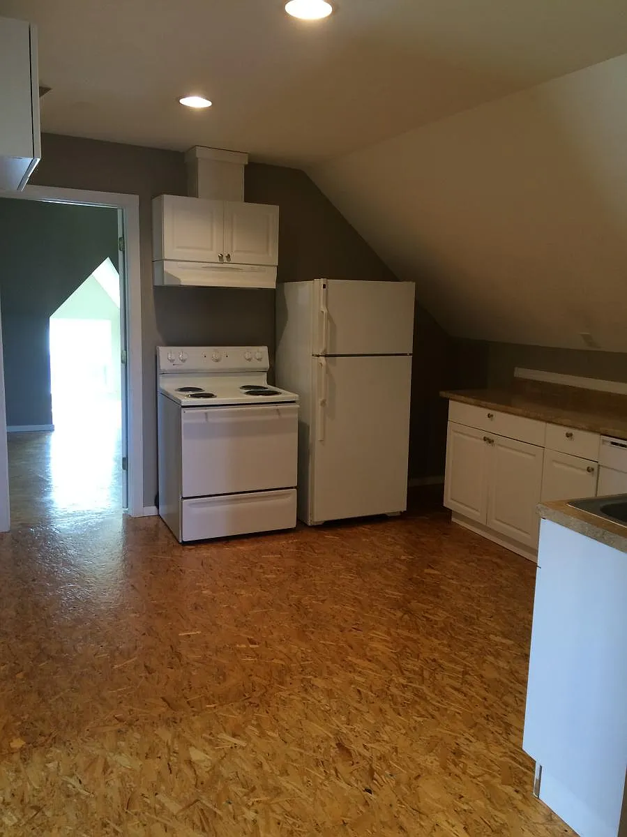 Kitchen - 812 W 1st St