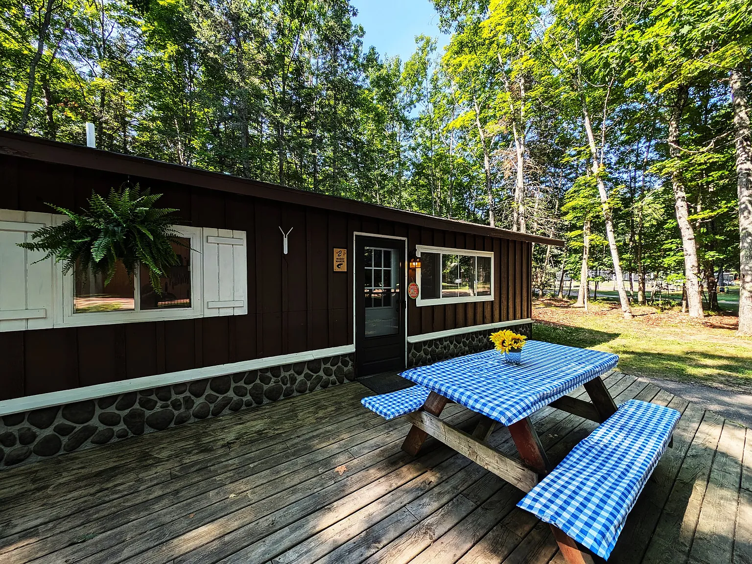 All-Inclusive Furnished Lakefront 2BR Cabin Utilities, WiFi & Plowing Included | Eagle River Area — Photo 4