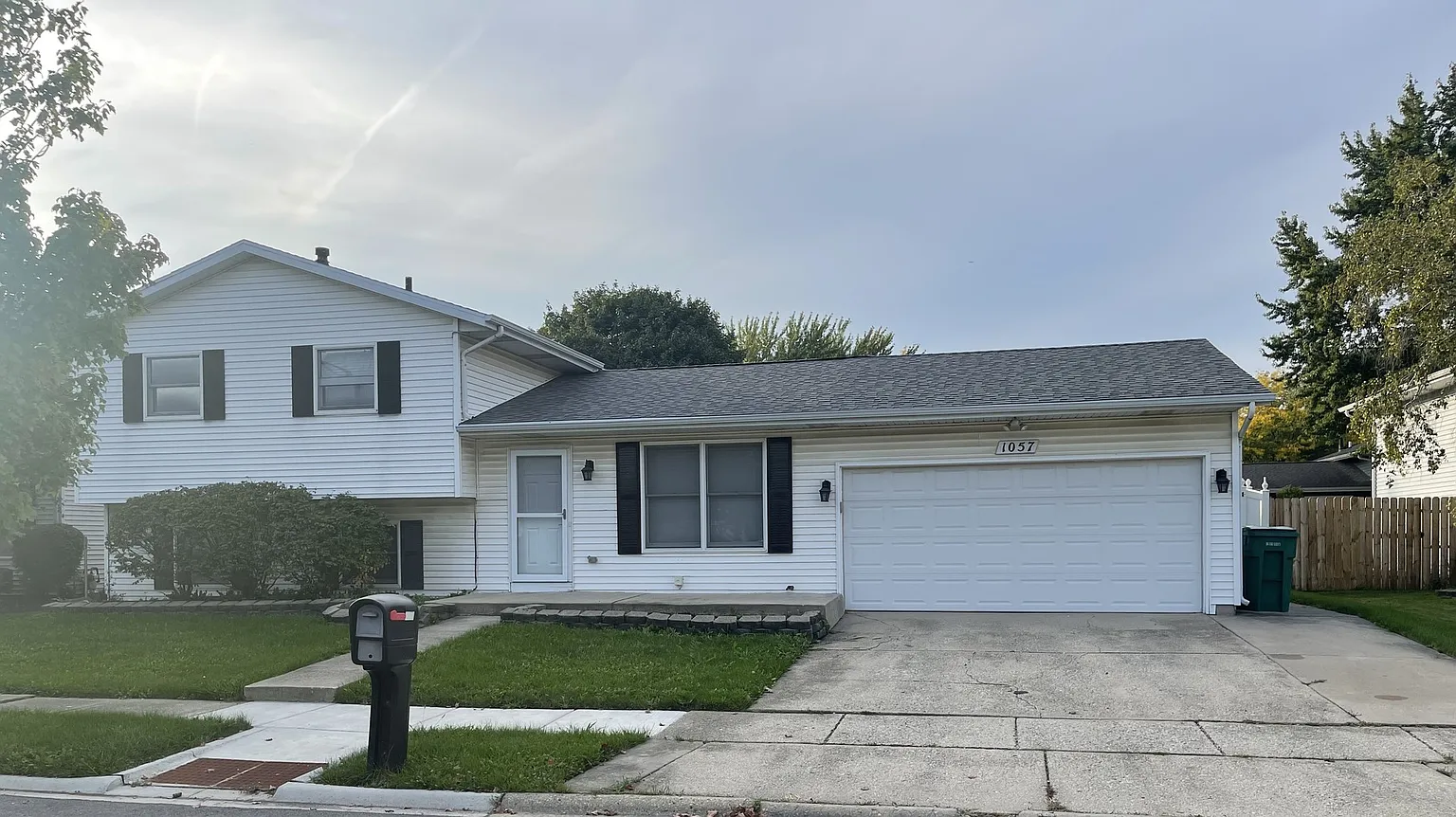 1057 Karen Dr photo 1