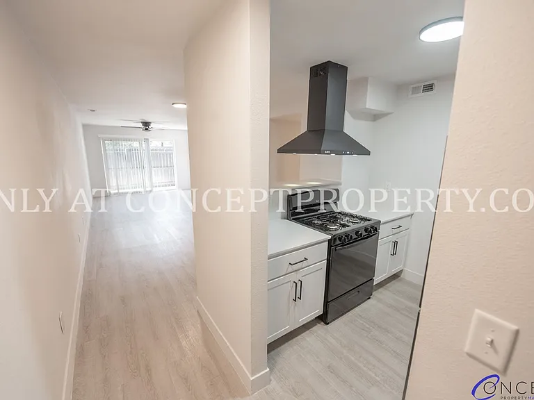 Avenue View Apartments — Photo 71
