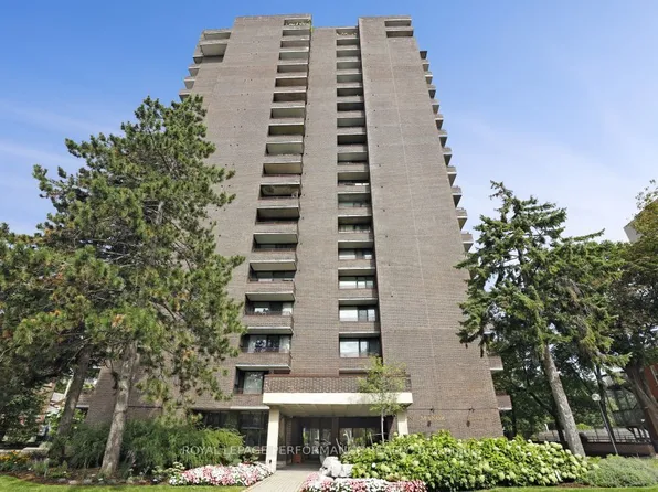 71 Somerset St W #1801, Ottawa, ON K2P 2G2