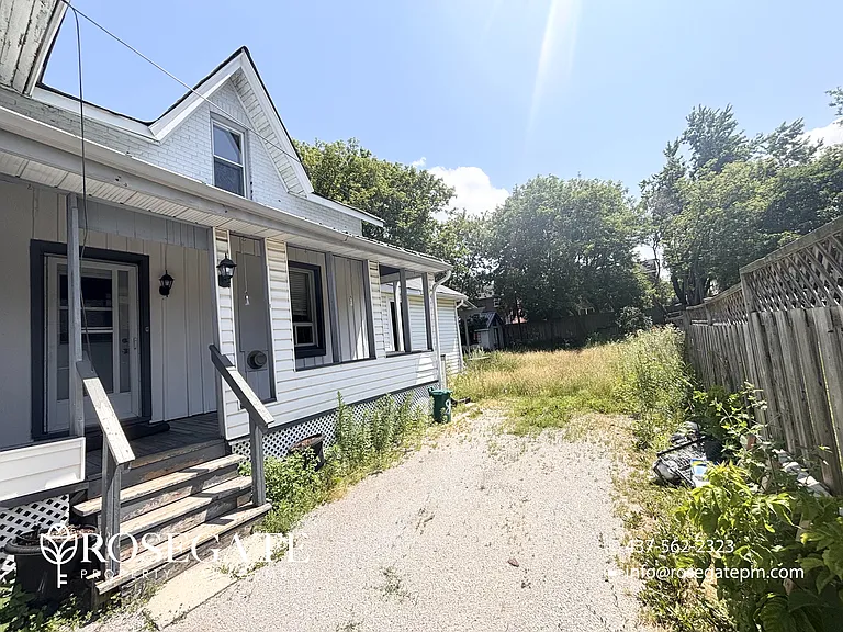 47 Gowan St #B — Photo 27