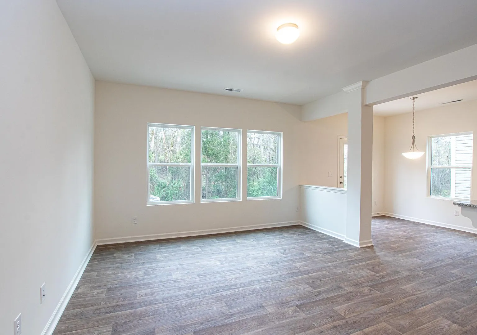 Beautiful 3 Bedroom In Midland Available October 2026 — Photo 3