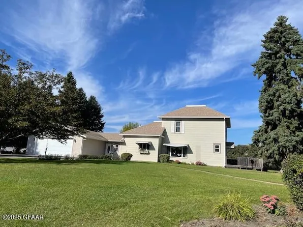 600 3rd St S, Edinburg, ND 58227