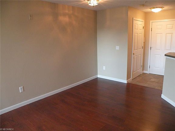 4th image of 23004 Chandlers Ln #4-221