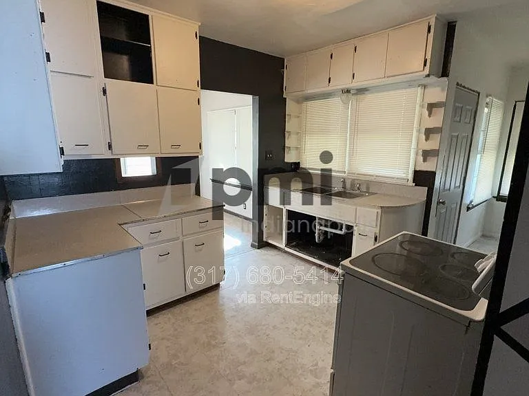 2613 Louise St — Photo 5