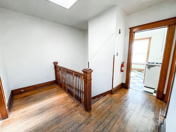 2nd image of 1007 W 14th Ave